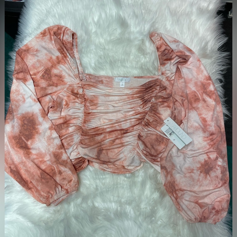 NWT Abound Top